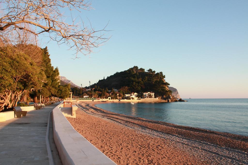 Vasiliki Seaside Apartments Petrovac Exterior photo